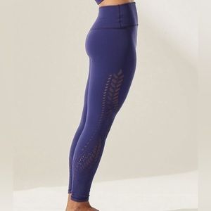 Athleta Leggings Leaf Pattern Cut Out
